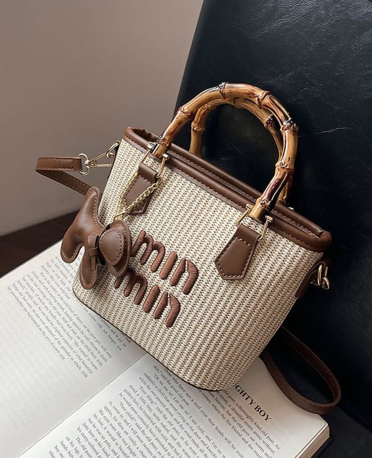 MIN MIN Cross Body Bag with Long strap - Black