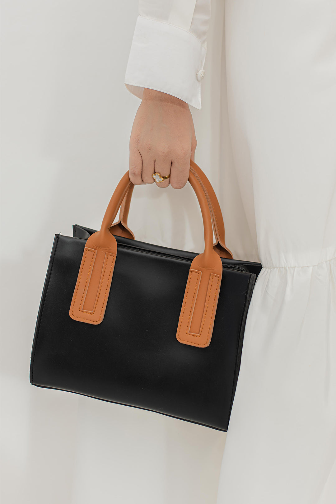 Bianca-Cross Body-VAGE