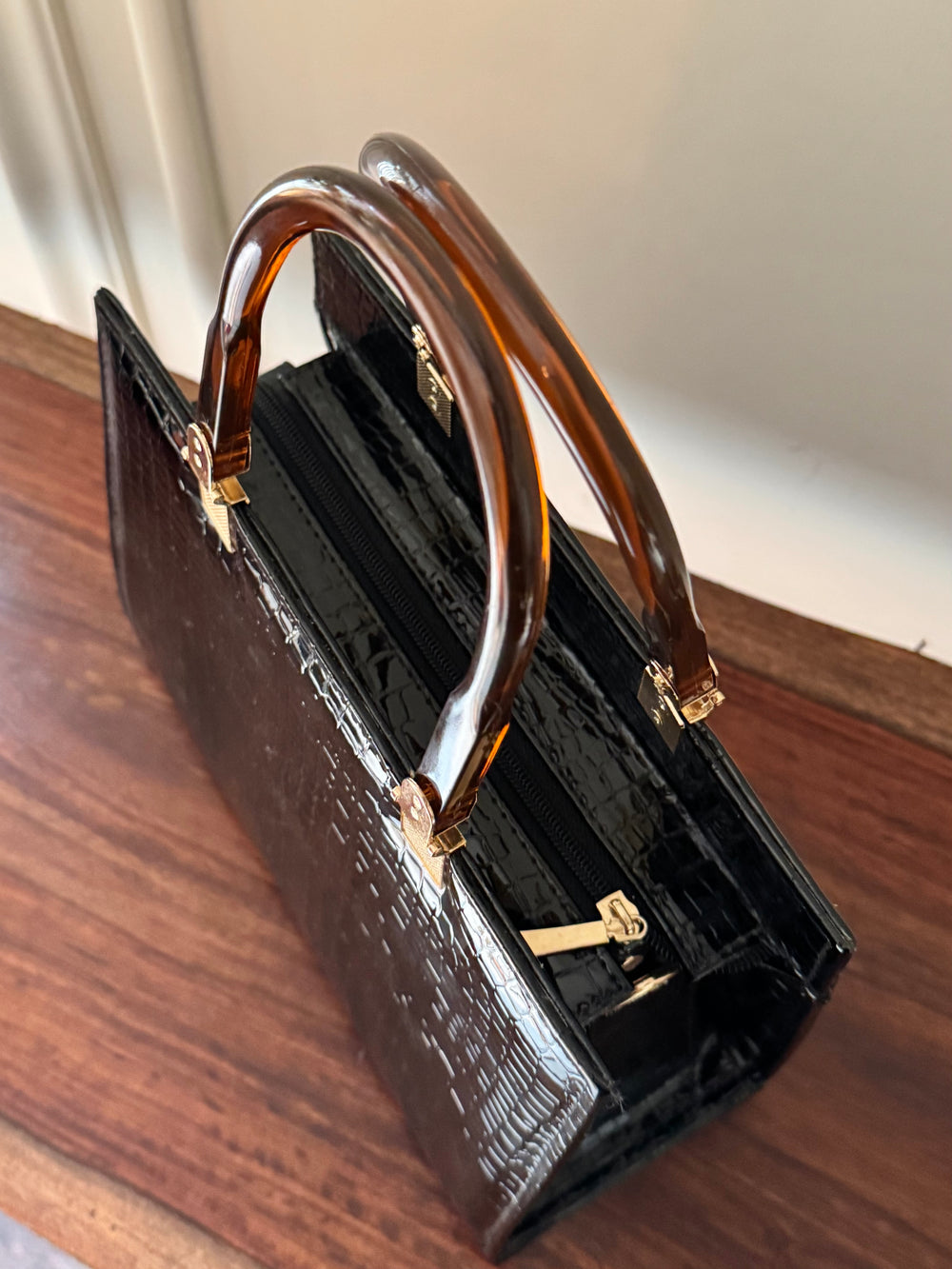 Bianca-Cross Body Acrylic Handle